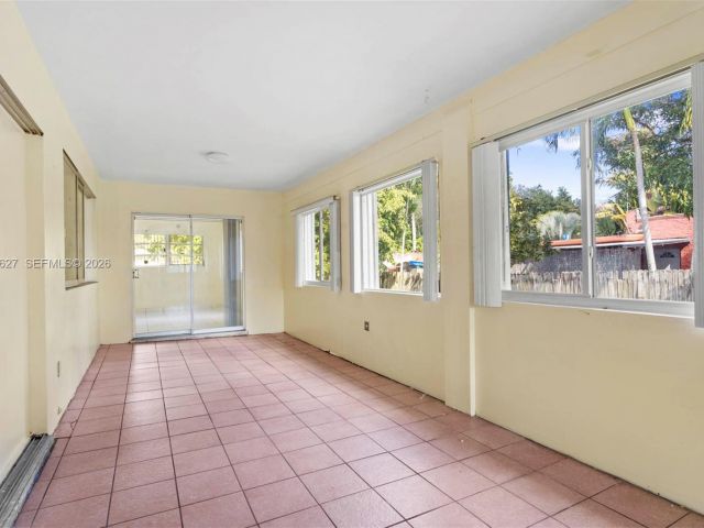 Дом в аренду по адресу 12905 NE 4th Ave 1 - фото 7475644