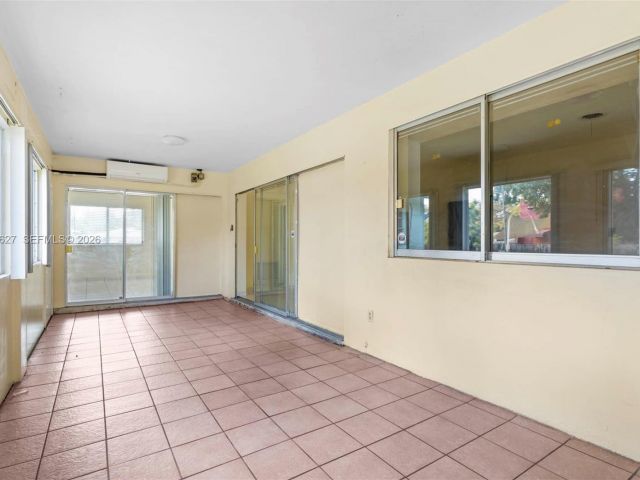 Дом в аренду по адресу 12905 NE 4th Ave 1 - фото 7475645