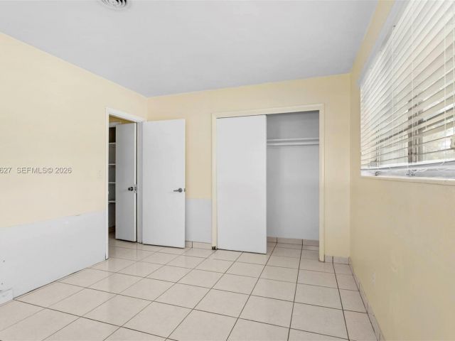 Дом в аренду по адресу 12905 NE 4th Ave 1 - фото 7475647