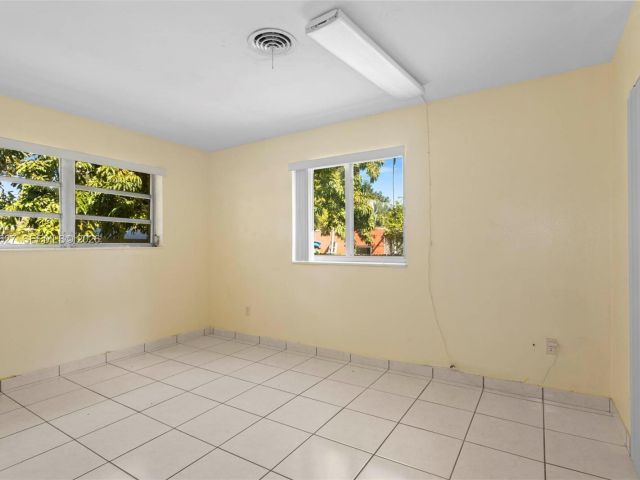 Дом в аренду по адресу 12905 NE 4th Ave 1 - фото 7475650