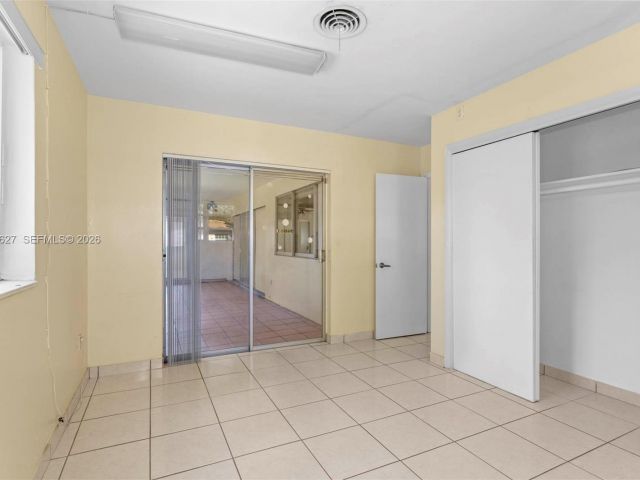 Дом в аренду по адресу 12905 NE 4th Ave 1 - фото 7475651