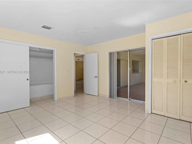 Дом в аренду по адресу 12905 NE 4th Ave 1 - фото 7475653