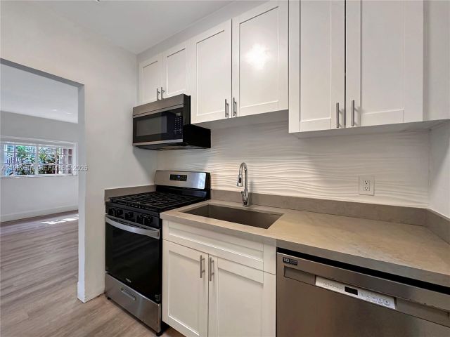 Дом в аренду по адресу 969 Bay Dr 5 - фото 7469525