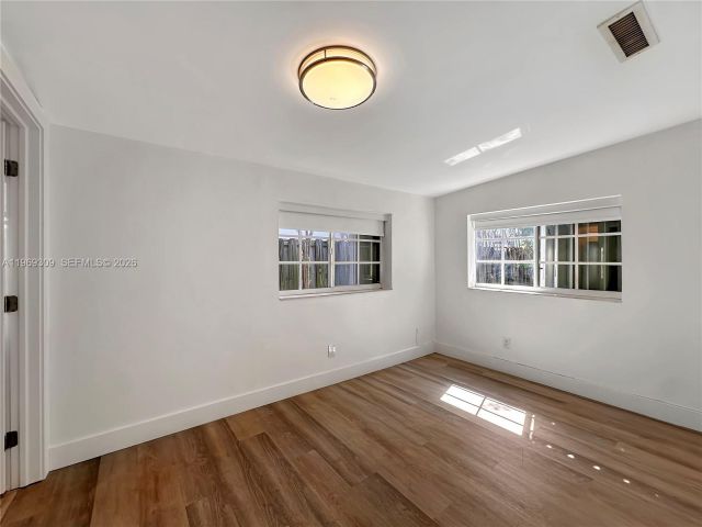 Дом в аренду по адресу 969 Bay Dr 5 - фото 7469527