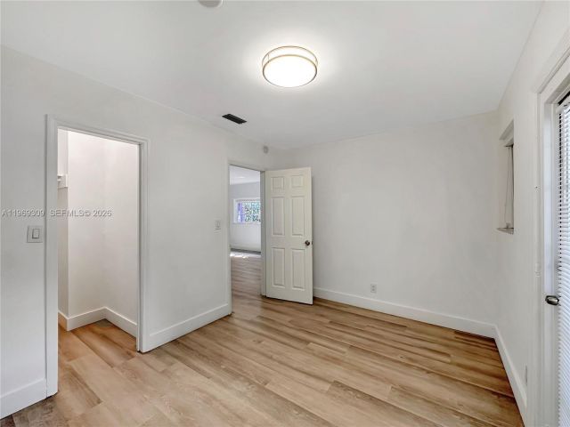 Дом в аренду по адресу 969 Bay Dr 5 - фото 7469530