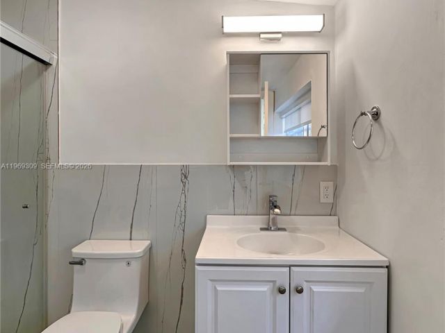 Дом в аренду по адресу 969 Bay Dr 5 - фото 7469532