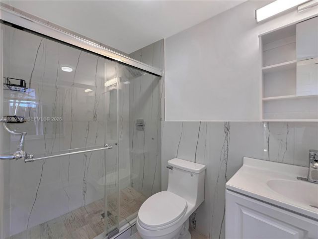 Дом в аренду по адресу 969 Bay Dr 5 - фото 7469533