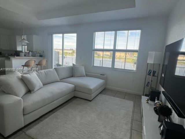 Продажа дома по адресу 15243 SW 9th Way - фото 7521523