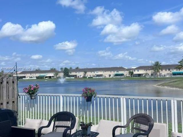 Продажа дома по адресу 15243 SW 9th Way - фото 7521532