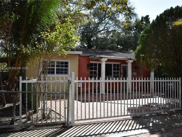 Продажа дома по адресу 14015 NE 11th Ave - фото 7475822