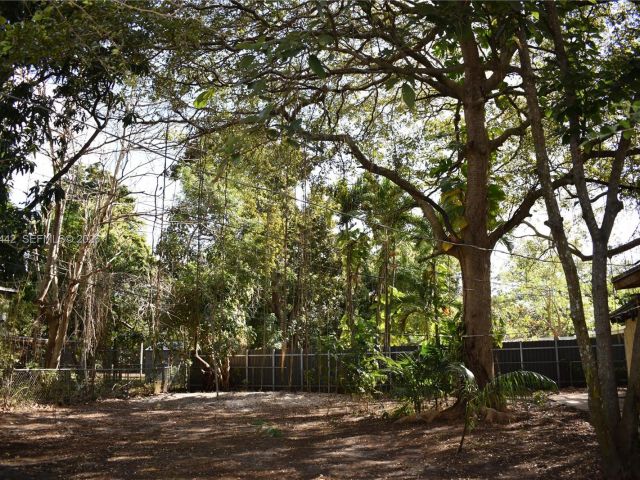 Продажа дома по адресу 14015 NE 11th Ave - фото 7475823