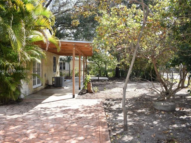 Продажа дома по адресу 14015 NE 11th Ave - фото 7475824