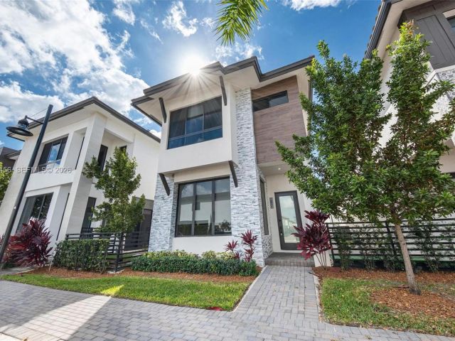 Дом в аренду по адресу 8120 NW 43rd St 8120 - фото 7486380