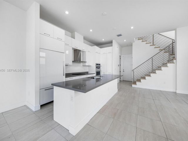 Дом в аренду по адресу 8120 NW 43rd St 8120 - фото 7486390