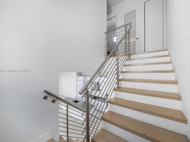 Дом в аренду по адресу 8120 NW 43rd St 8120 - фото 7486396