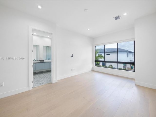 Дом в аренду по адресу 8120 NW 43rd St 8120 - фото 7486397