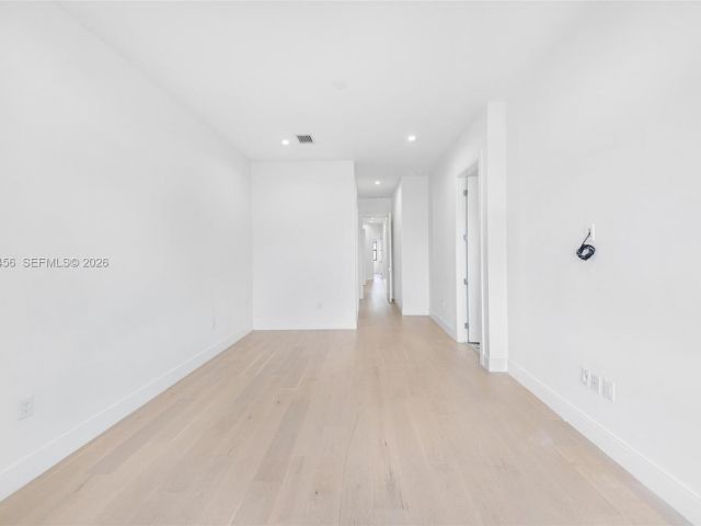 Дом в аренду по адресу 8120 NW 43rd St 8120 - фото 7486399