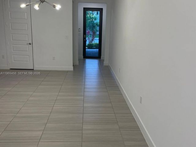 Дом в аренду по адресу 10445 NW 81st Ter 10045 - фото 7486410