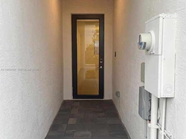 Дом в аренду по адресу 10445 NW 81st Ter 10045 - фото 7486412