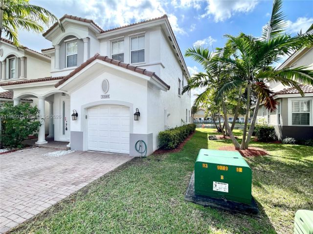 Дом в аренду по адресу 10844 NW 84th St - фото 7486302