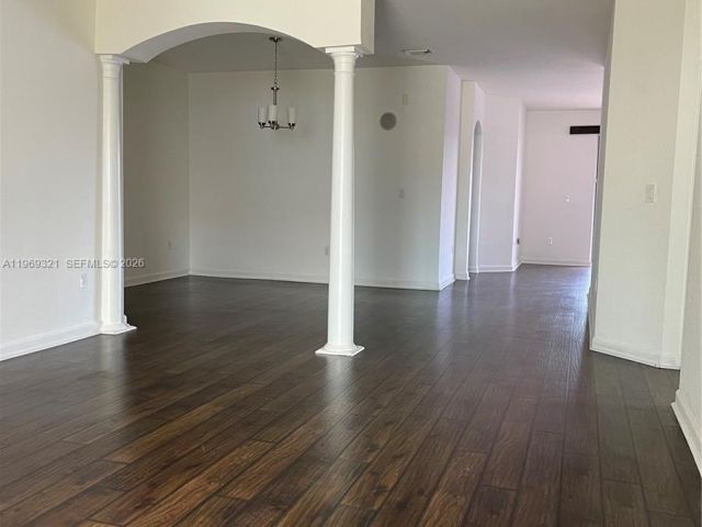 Дом в аренду по адресу 10844 NW 84th St - фото 7486304