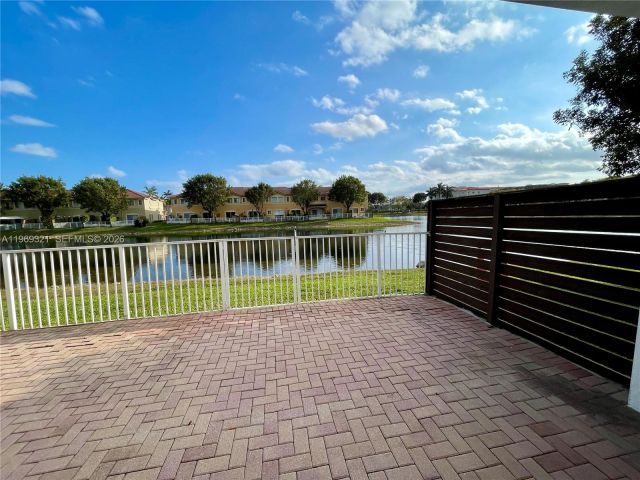 Дом в аренду по адресу 10844 NW 84th St - фото 7486311