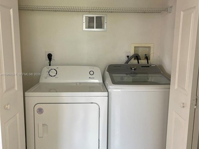 Дом в аренду по адресу 10844 NW 84th St - фото 7486315