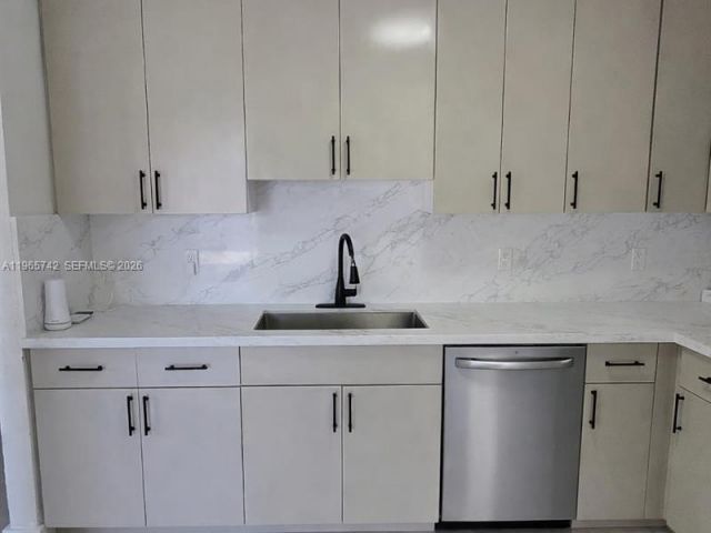 Продажа дома по адресу 1910 NW 134th St - фото 7465366