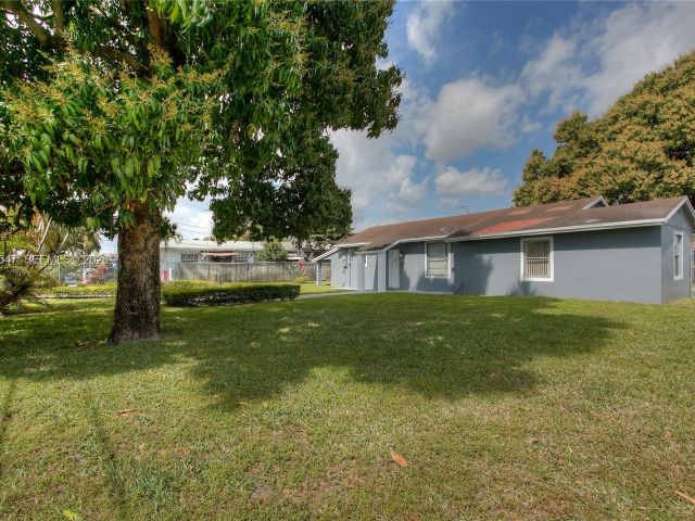 Дом в аренду по адресу 3001 NW 102nd St - фото 7466072