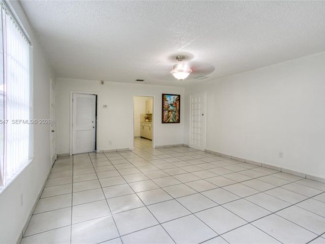 Дом в аренду по адресу 3001 NW 102nd St - фото 7466074