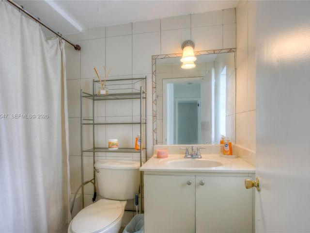 Дом в аренду по адресу 3001 NW 102nd St - фото 7466077