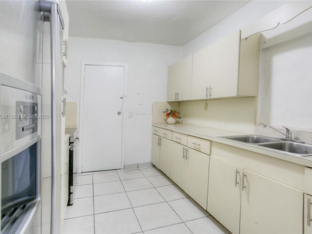 Дом в аренду по адресу 3001 NW 102nd St - фото 7466080