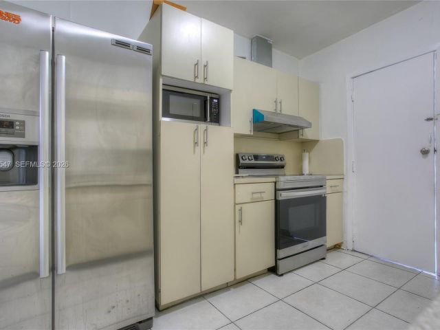 Дом в аренду по адресу 3001 NW 102nd St - фото 7466082