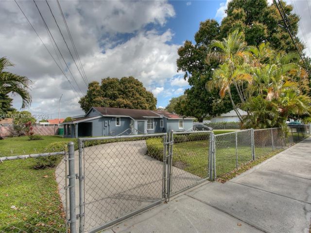 Дом в аренду по адресу 3001 NW 102nd St - фото 7466084