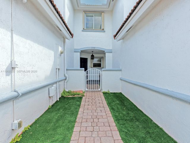 Дом в аренду по адресу 11512 NW 48th Ter # - фото 7484516