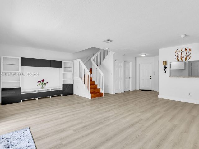 Дом в аренду по адресу 11512 NW 48th Ter # - фото 7484519