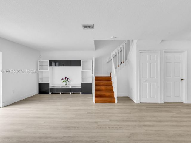 Дом в аренду по адресу 11512 NW 48th Ter # - фото 7484523