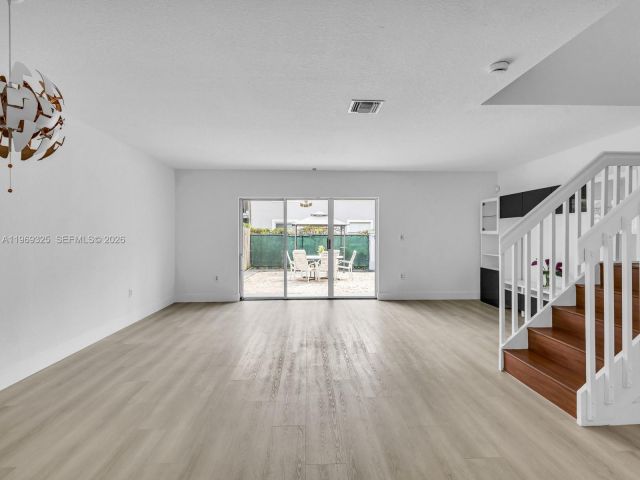 Дом в аренду по адресу 11512 NW 48th Ter # - фото 7484524