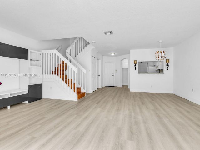 Дом в аренду по адресу 11512 NW 48th Ter # - фото 7484525