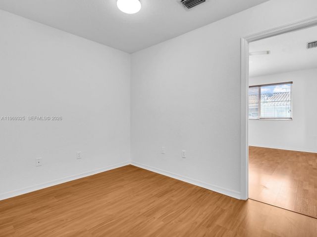 Дом в аренду по адресу 11512 NW 48th Ter # - фото 7484531