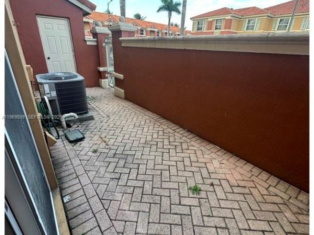 Дом в аренду по адресу 11438 NW 62nd Ter 226 - фото 7485871