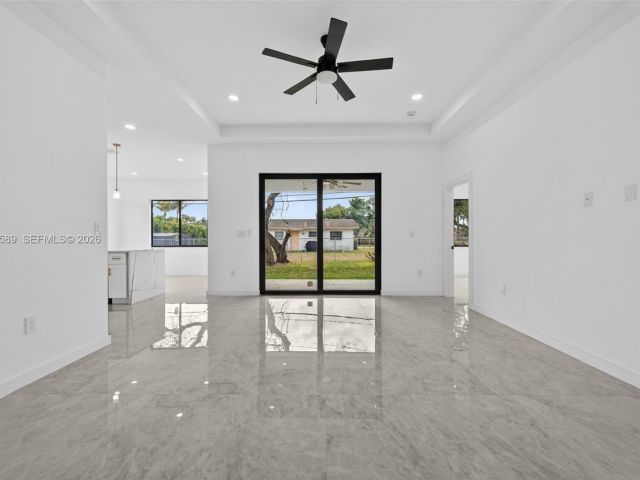 Продажа дома по адресу 3050 NW 24th St - фото 7482474