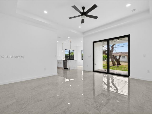 Продажа дома по адресу 3050 NW 24th St - фото 7482475