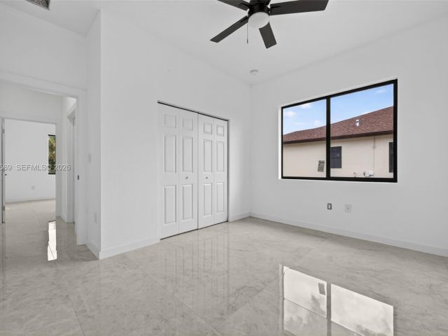 Продажа дома по адресу 3050 NW 24th St - фото 7482486