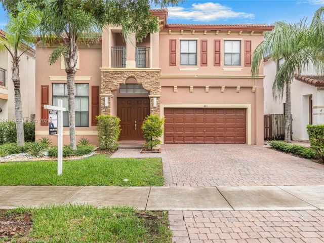 Продажа дома по адресу 642 SE 37th PL - фото 7493145