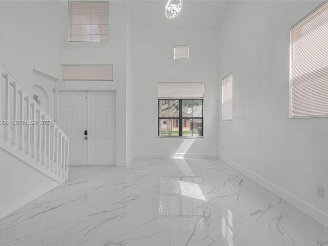 Продажа дома по адресу 642 SE 37th PL - фото 7493153