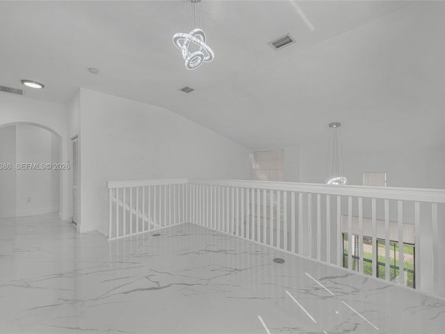 Продажа дома по адресу 642 SE 37th PL - фото 7493163