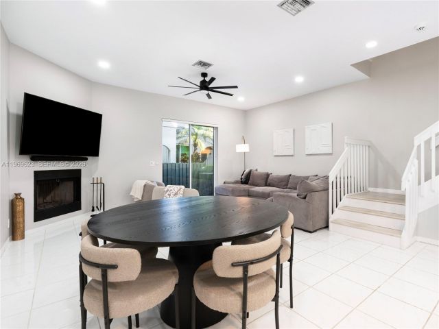 Продажа дома по адресу 835 NE 17th Way - фото 7482543