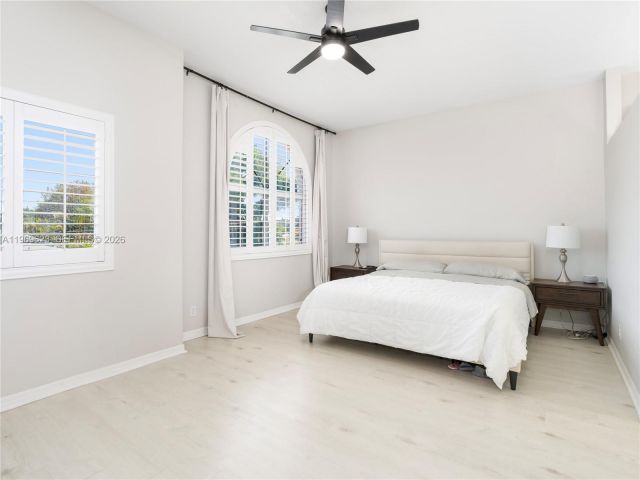 Продажа дома по адресу 835 NE 17th Way - фото 7482554