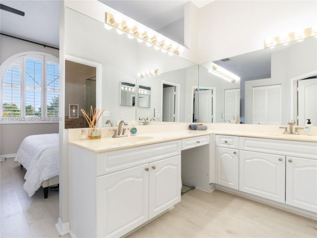 Продажа дома по адресу 835 NE 17th Way - фото 7482558